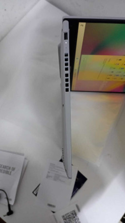 ASUS VIVOBOOK 15 X1502VA-NJ871 I5-13420 NO(OUTLET)
